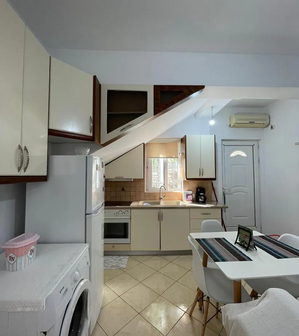 B Apartment 6 Sarande 0*,  Albania