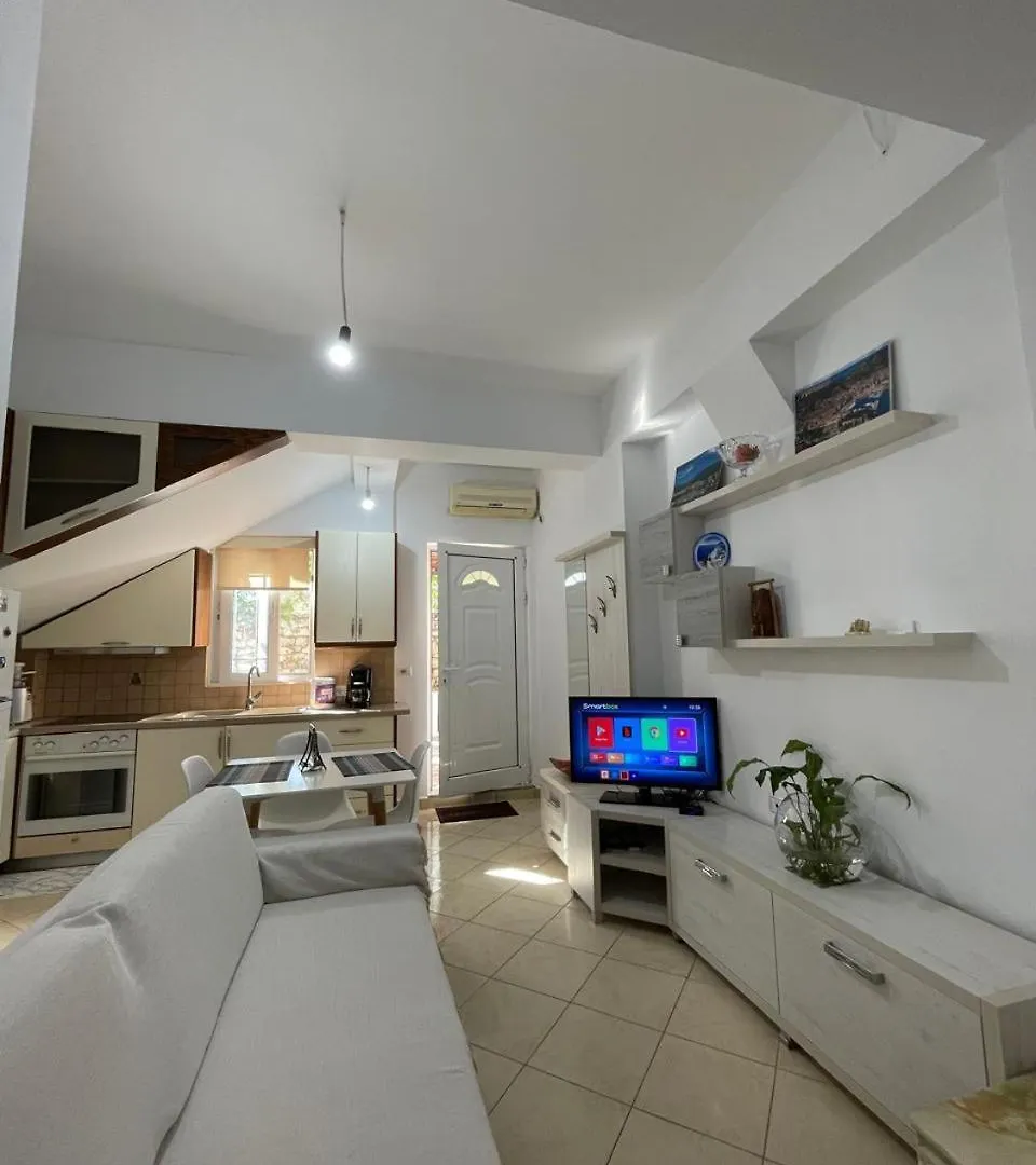 B Apartment 6 Sarande